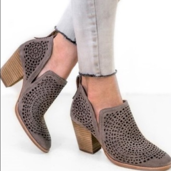 ANTHROPOLOGIE Jeffrey Campbell "Rosalee" Booties Suede Perforated Western Size 7 - Picture 2 of 10